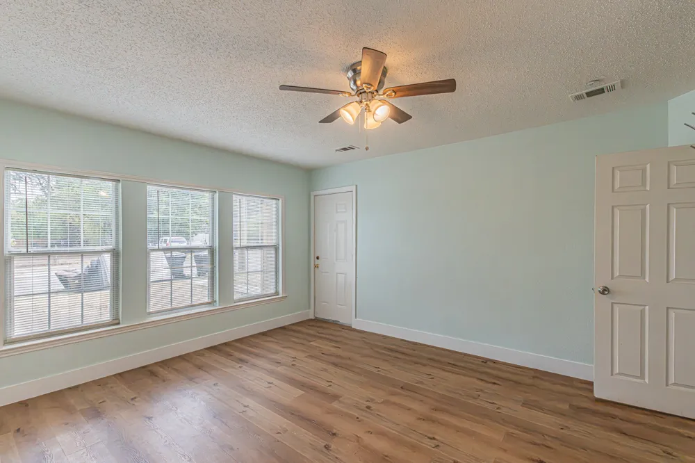 2543 E Ann Arbor Avenue Dallas, TX 75216