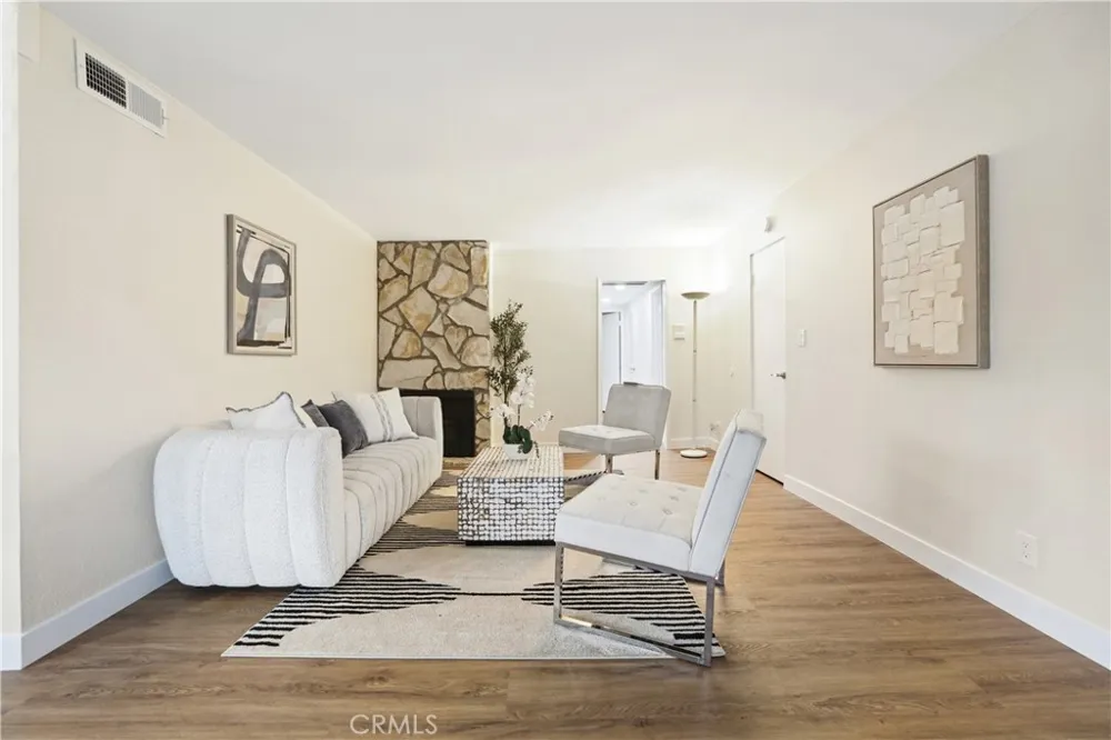 5252 Agnes #2 Valley Village, CA 91607