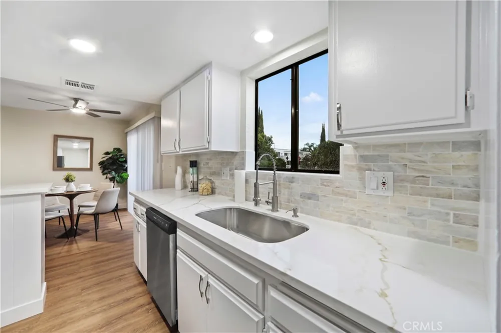 5252 Agnes #2 Valley Village, CA 91607