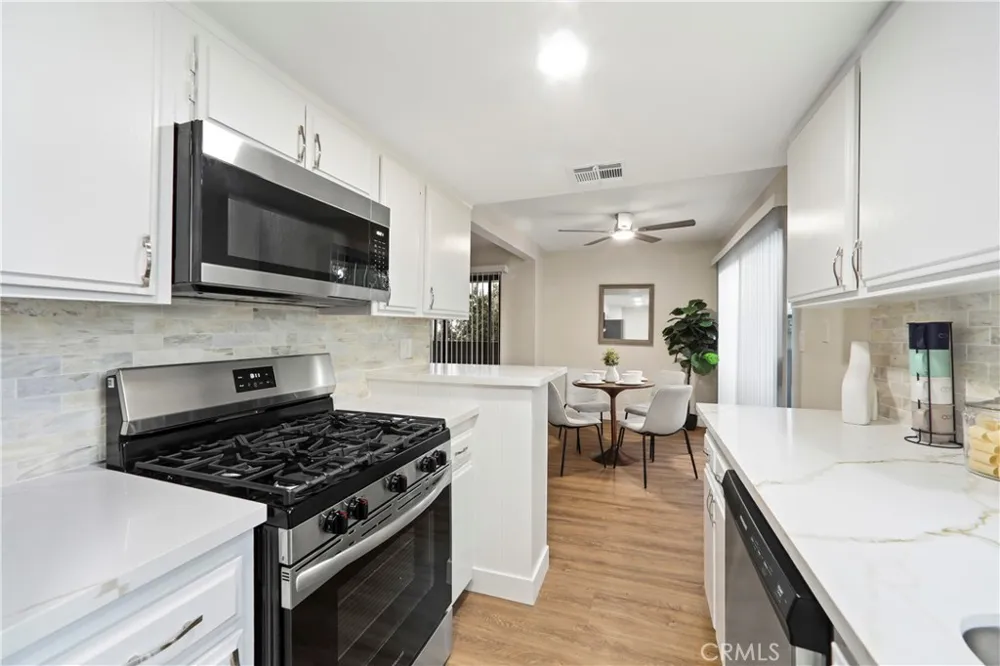 5252 Agnes #2 Valley Village, CA 91607