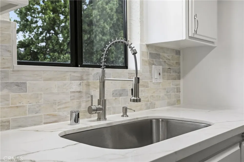 5252 Agnes #2 Valley Village, CA 91607