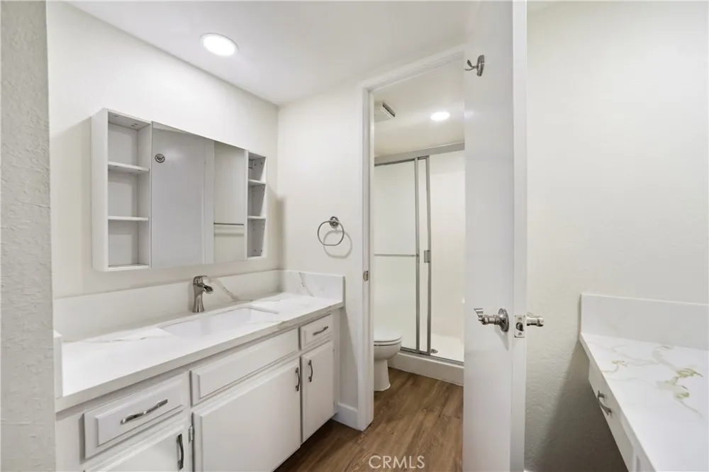 5252 Agnes #2 Valley Village, CA 91607