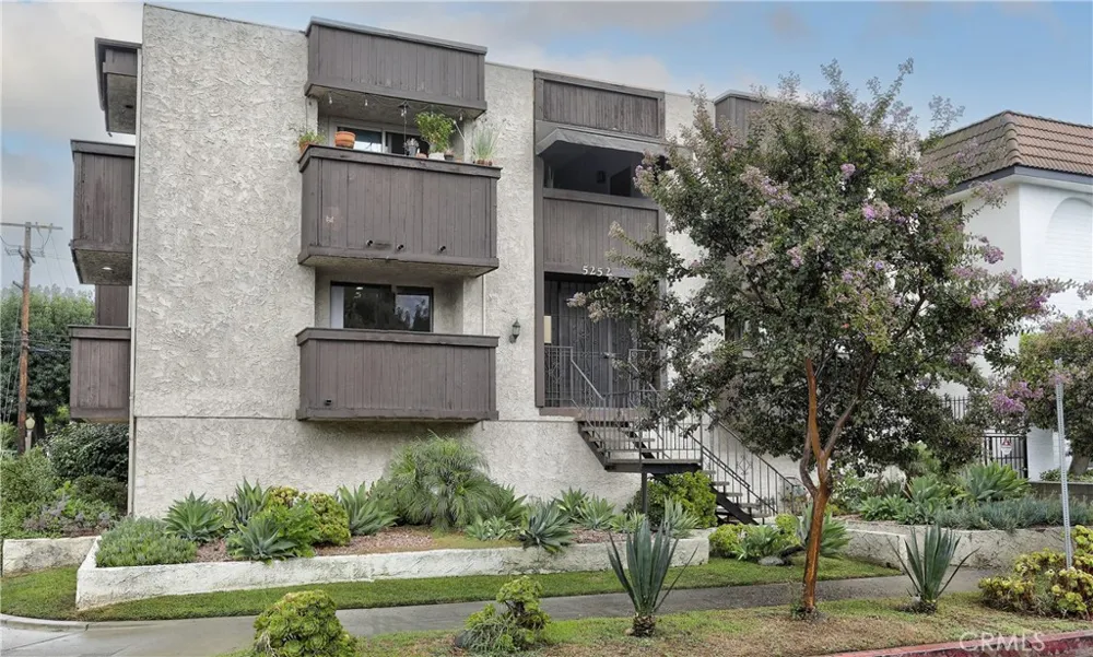 5252 Agnes #2 Valley Village, CA 91607