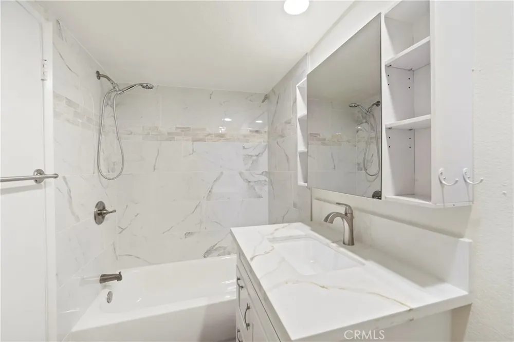 5252 Agnes #2 Valley Village, CA 91607