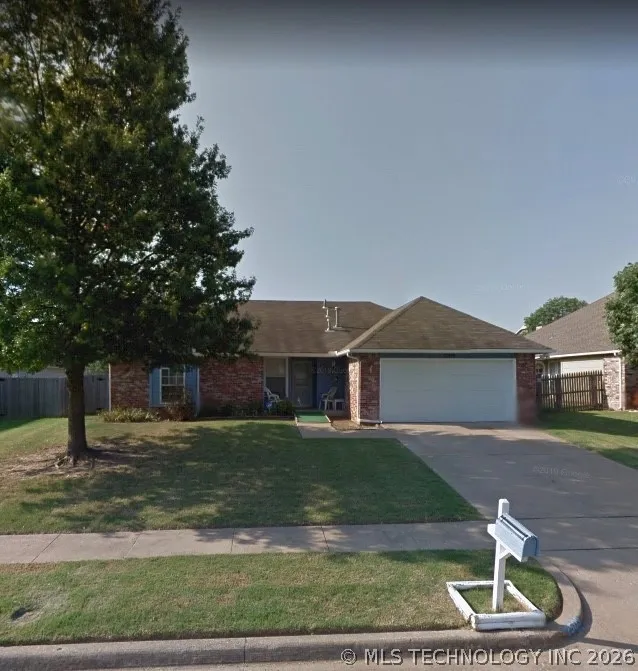 2509 W Honolulu Street Broken Arrow, OK 74012