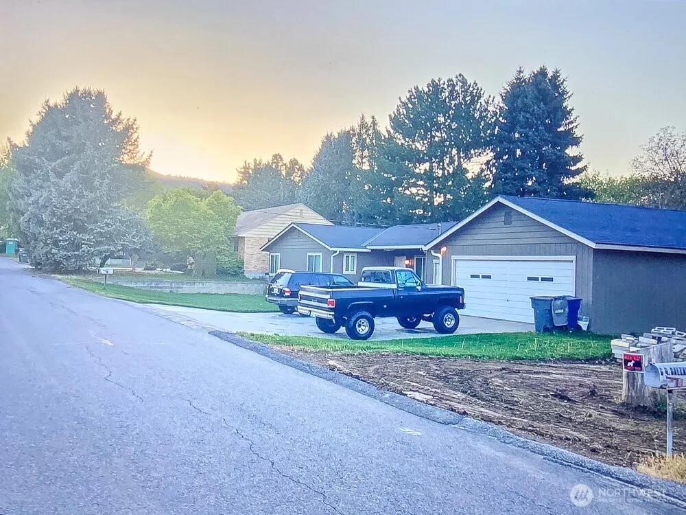 1322 4th Street Wenatchee, WA 98801