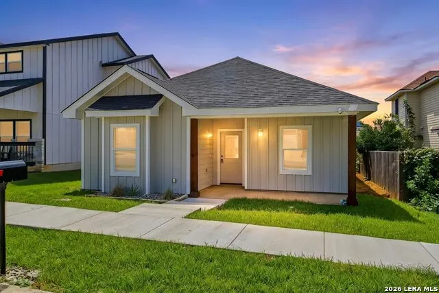 133 Lark Hill Rd Floresville, TX 78114