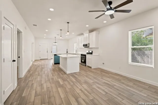 133 Lark Hill Rd Floresville, TX 78114