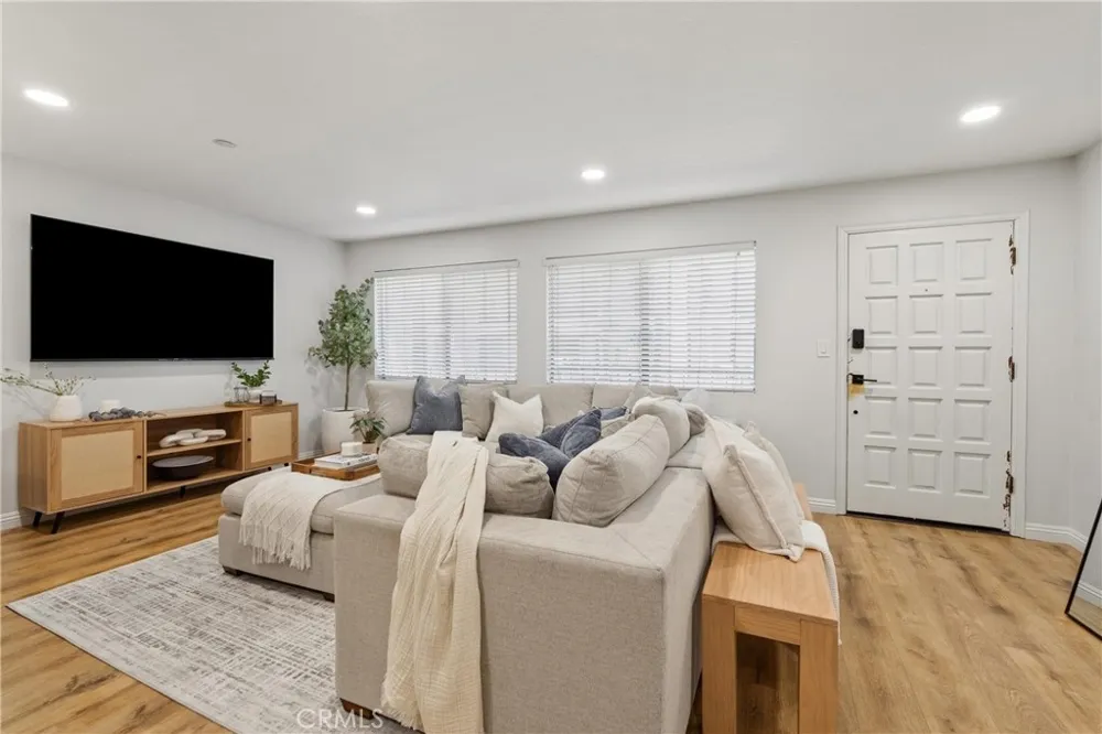 17200 Newhope #204 Fountain Valley, CA 92708