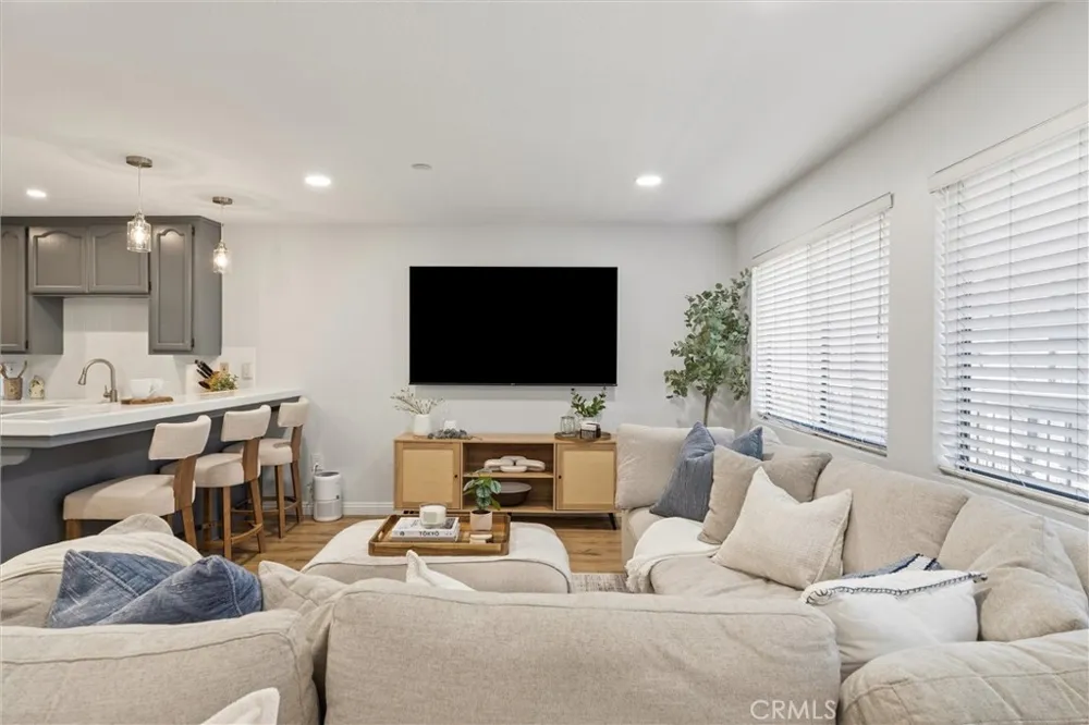 17200 Newhope #204 Fountain Valley, CA 92708
