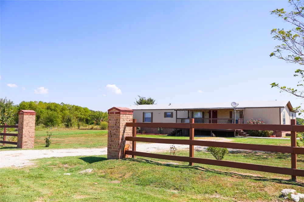 16398 Hawk Road Beggs, OK 74421