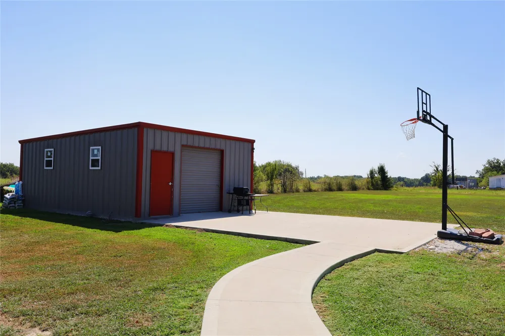16398 Hawk Road Beggs, OK 74421
