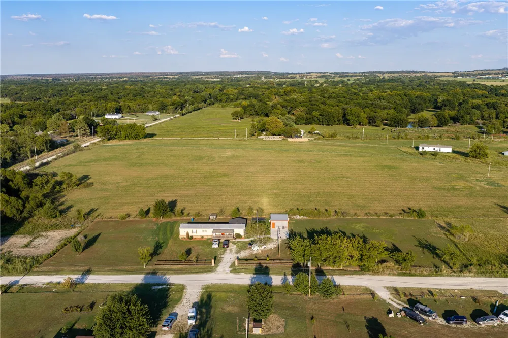 16398 Hawk Road Beggs, OK 74421