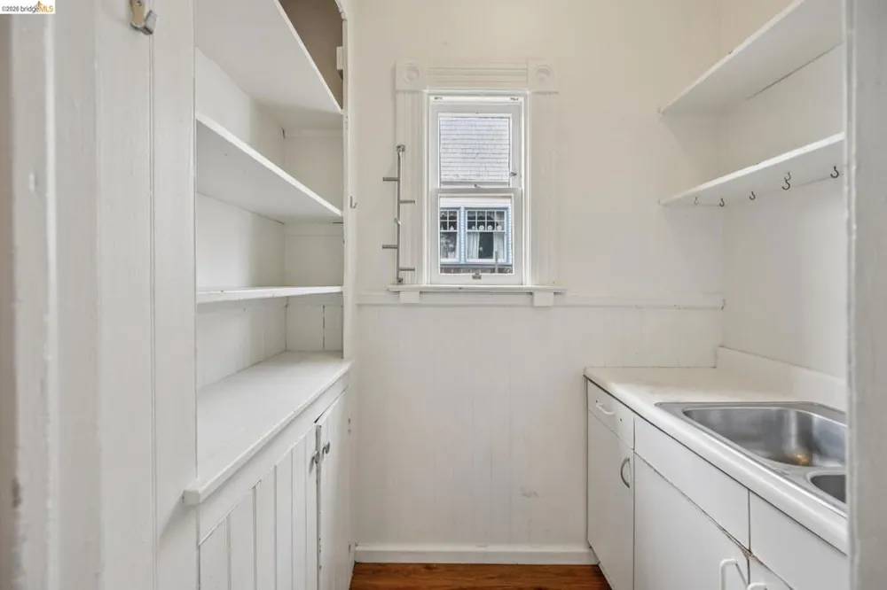 1025 55Th St Oakland, CA 94608