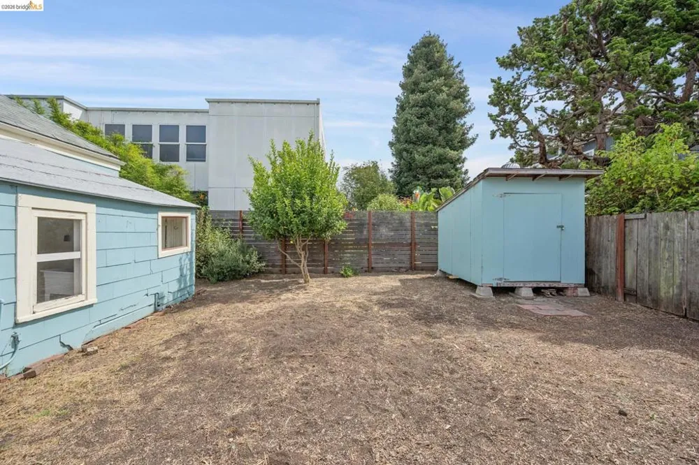 1025 55Th St Oakland, CA 94608