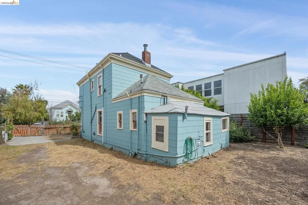1025 55Th St Oakland, CA 94608