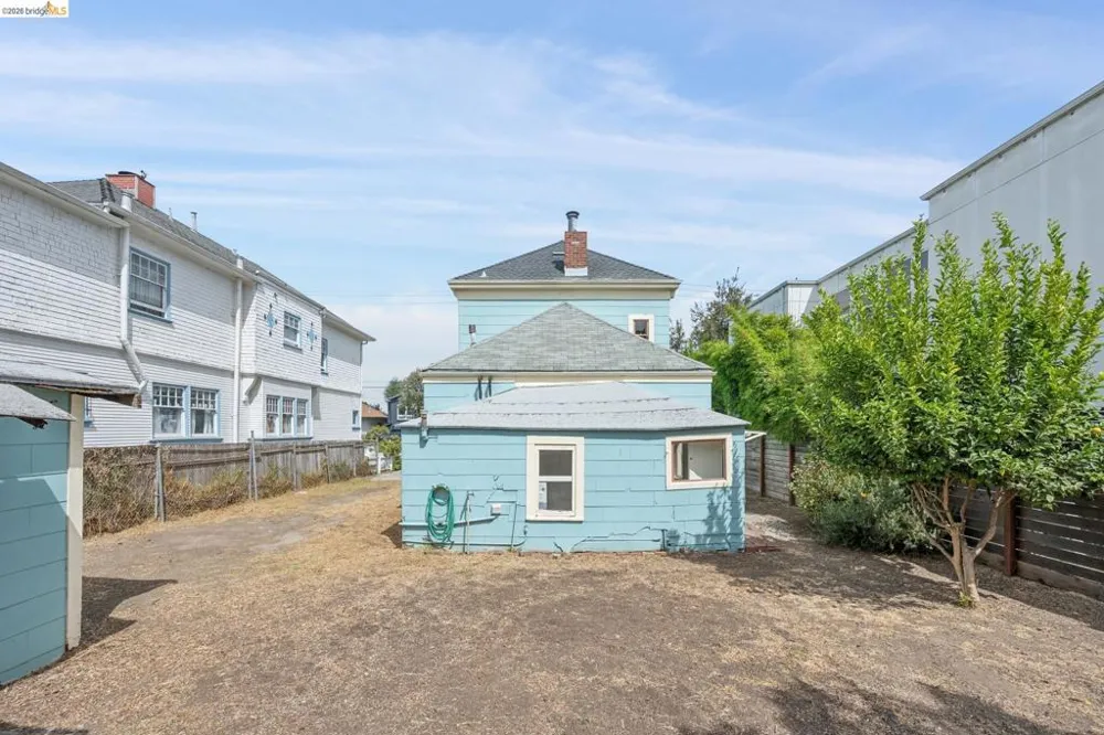 1025 55Th St Oakland, CA 94608