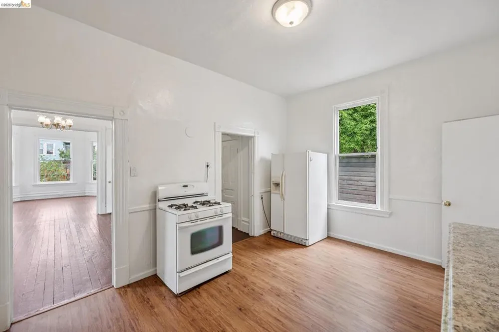 1025 55Th St Oakland, CA 94608
