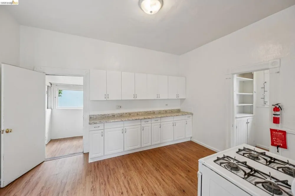 1025 55Th St Oakland, CA 94608