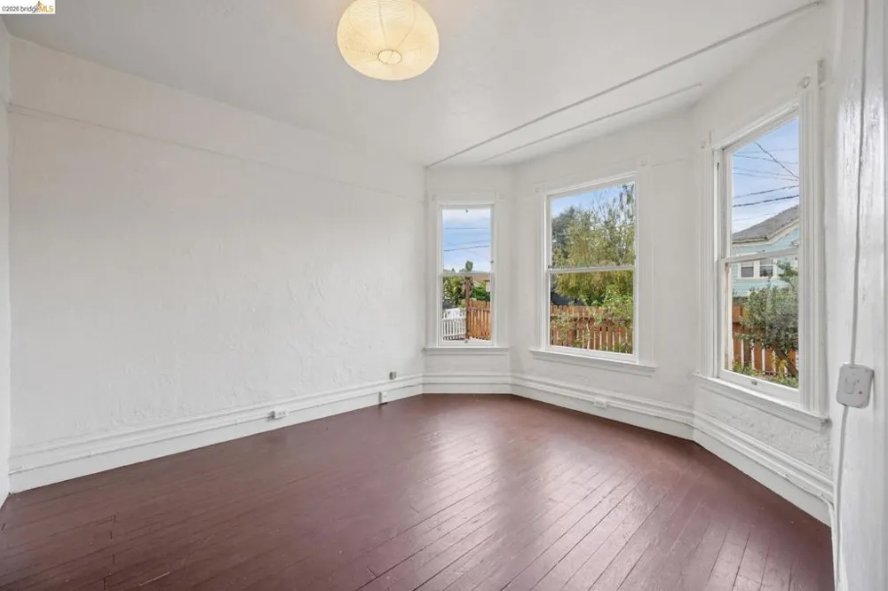 1025 55Th St Oakland, CA 94608