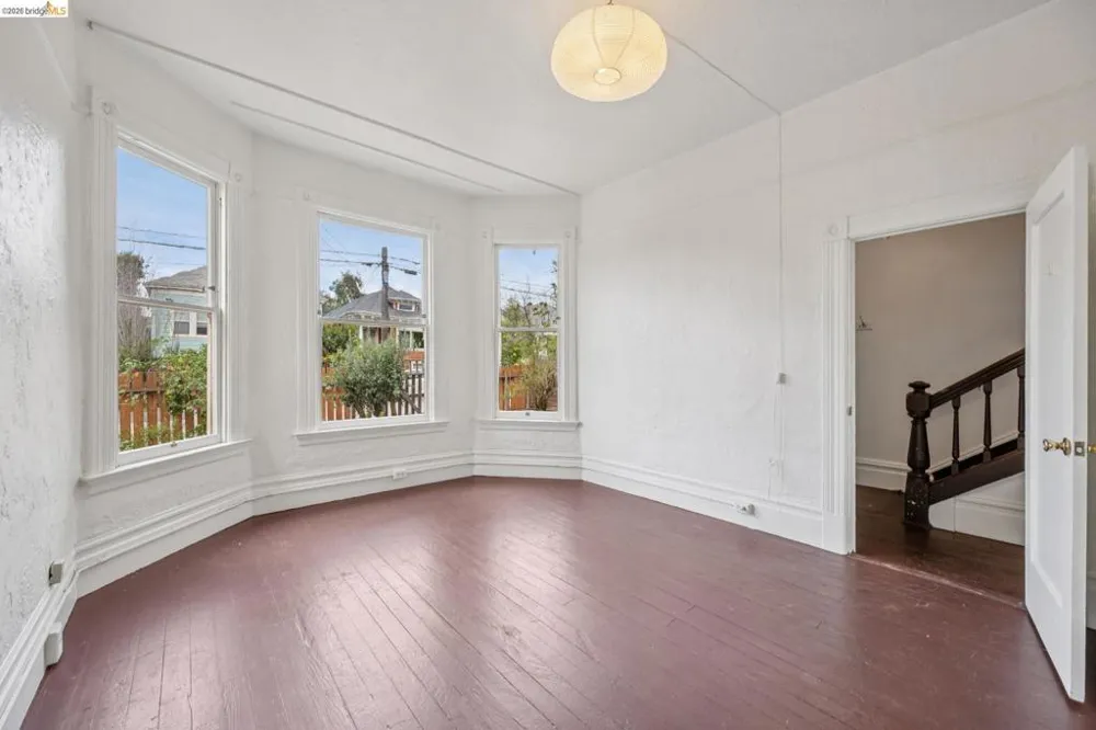 1025 55Th St Oakland, CA 94608