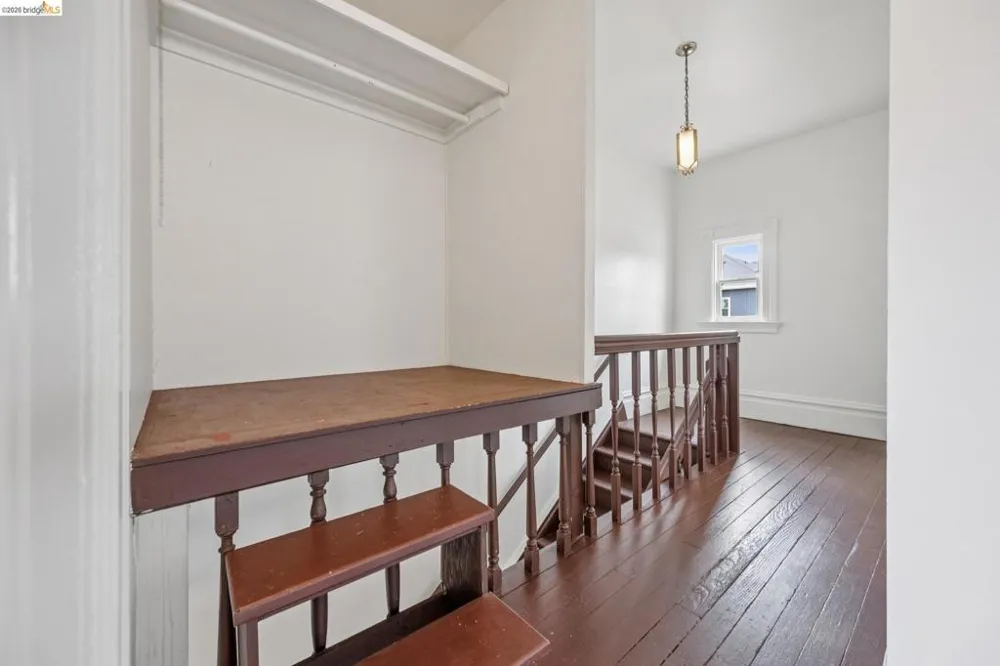 1025 55Th St Oakland, CA 94608