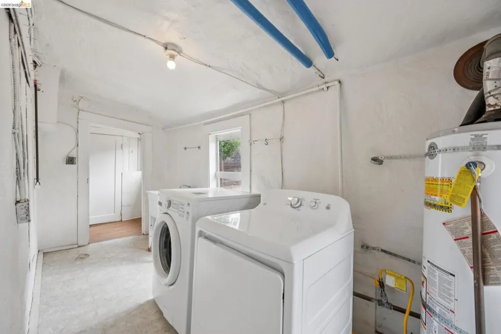 1025 55Th St Oakland, CA 94608