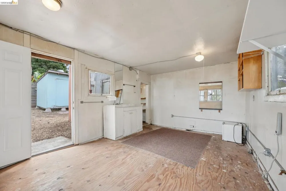 1025 55Th St Oakland, CA 94608