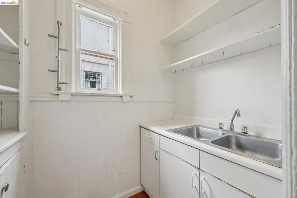 1025 55Th St Oakland, CA 94608