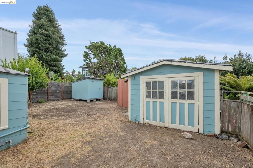 1025 55Th St Oakland, CA 94608