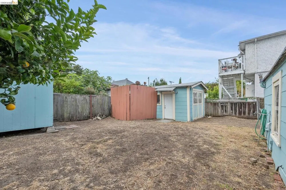 1025 55Th St Oakland, CA 94608