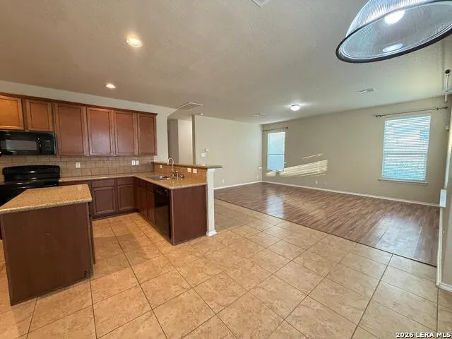 1015 Iris Path San Antonio, TX 78245