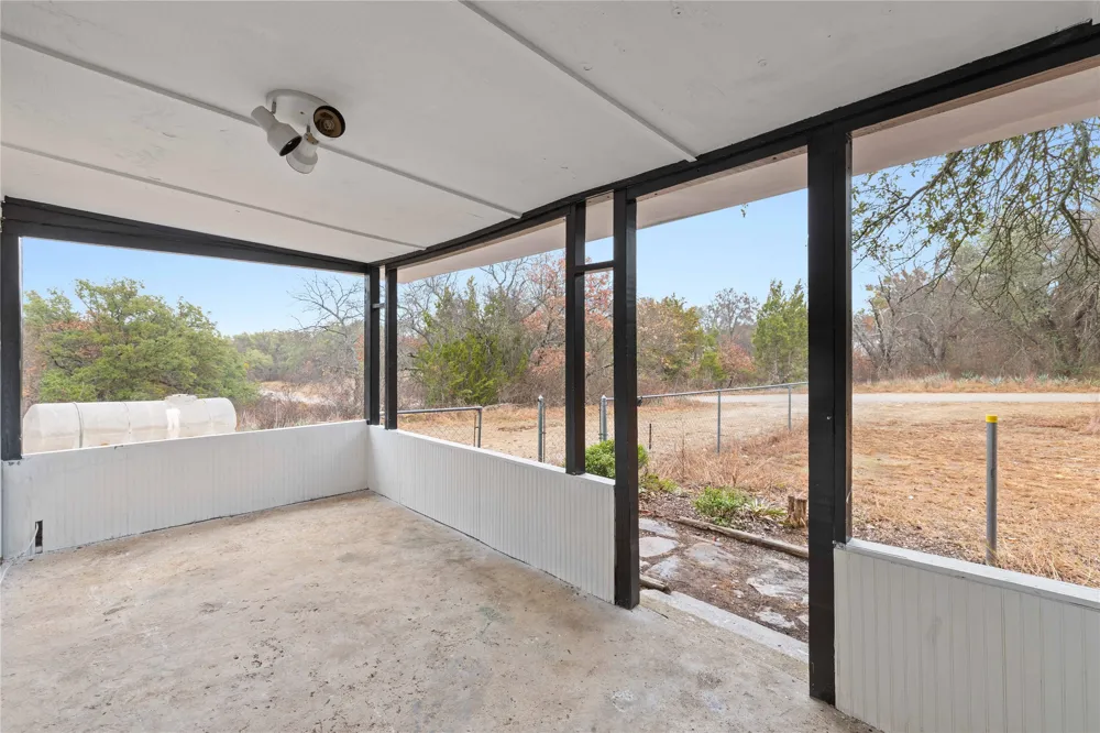 6916 Clover Leaf Drive Brownwood, TX 76801