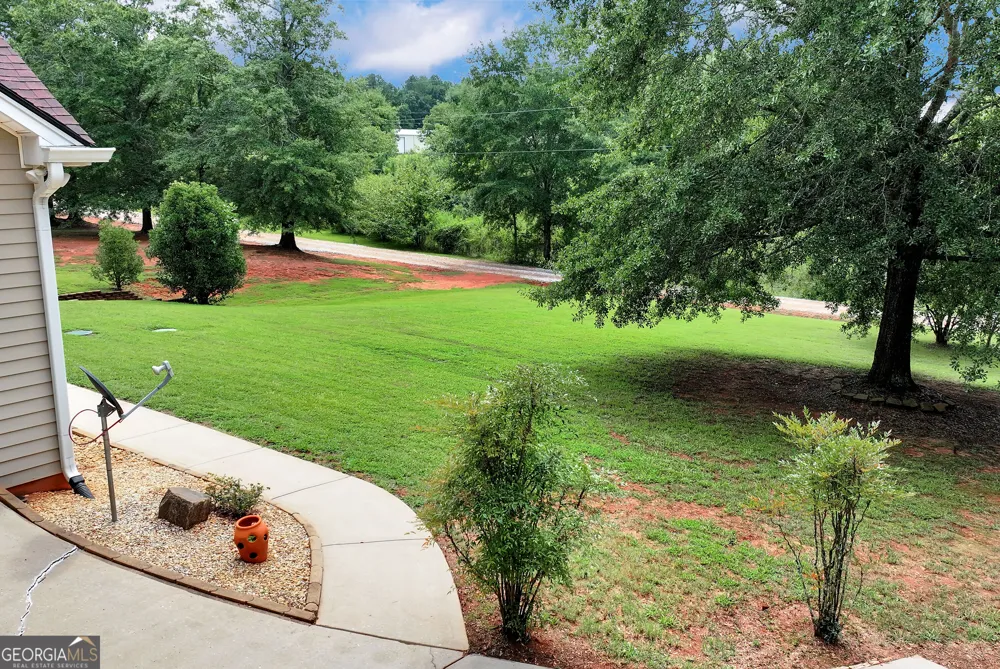 817 Bluejay WAY Winder, GA 30680
