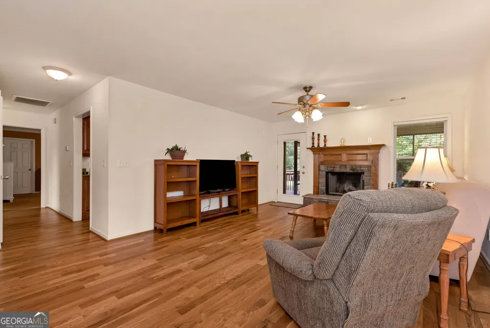 817 Bluejay WAY Winder, GA 30680