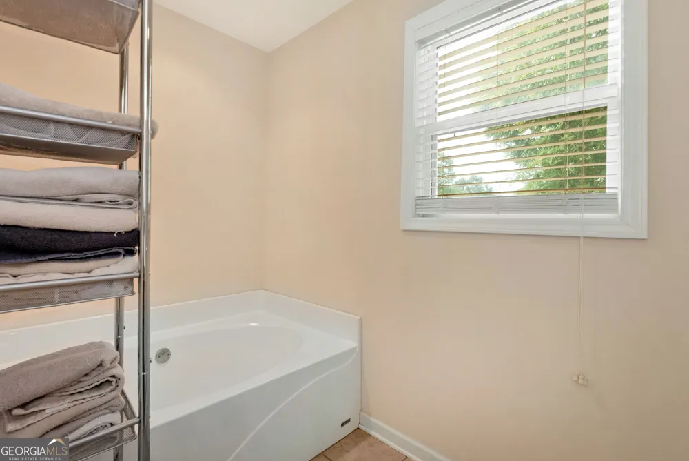 817 Bluejay WAY Winder, GA 30680