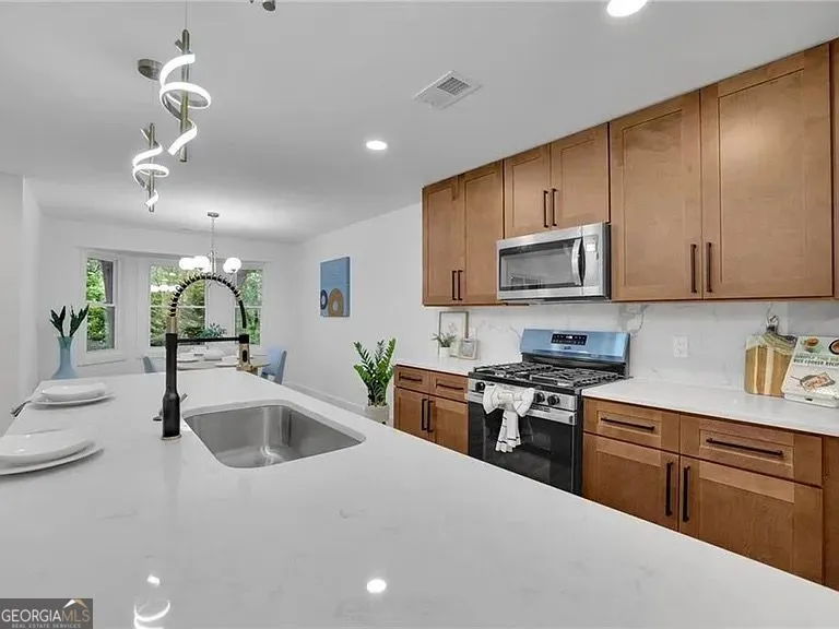 2000 Doefield ST Canton, GA 30115