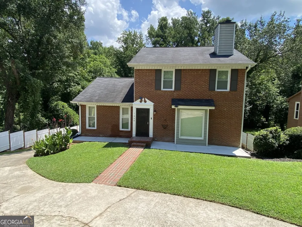 1640 Canberra DR Stone Mountain, GA 30088