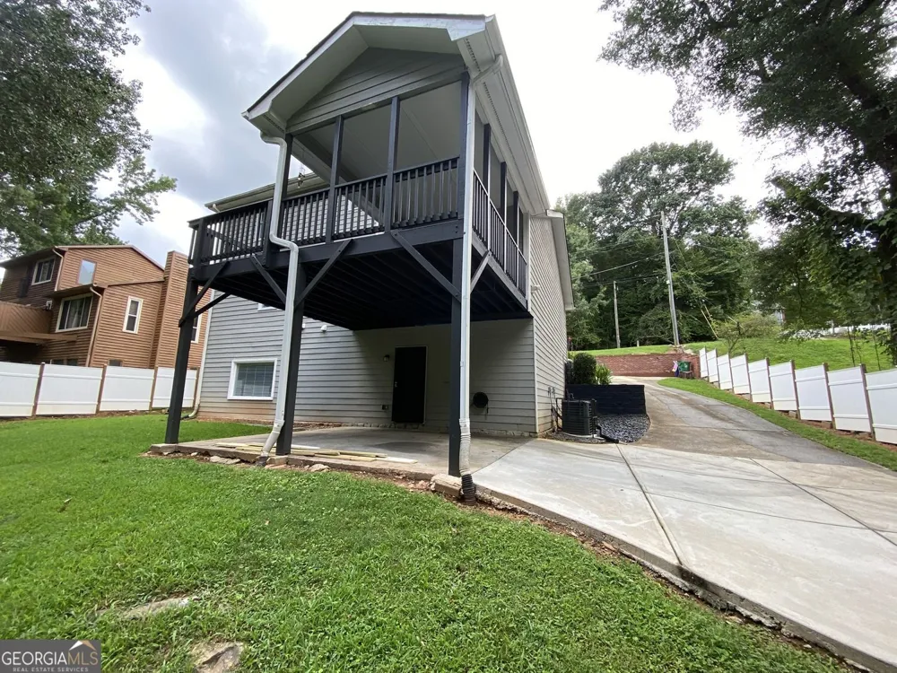 1640 Canberra DR Stone Mountain, GA 30088