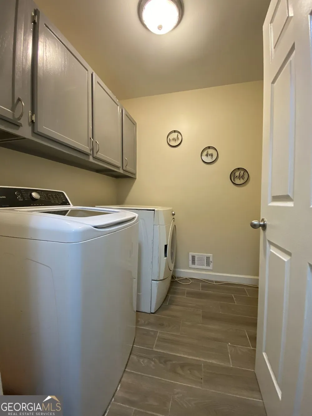 1640 Canberra DR Stone Mountain, GA 30088