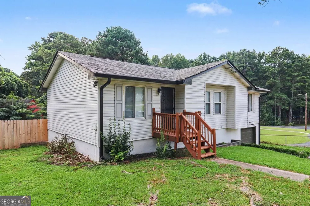 8908 Thomas RD Jonesboro, GA 30238