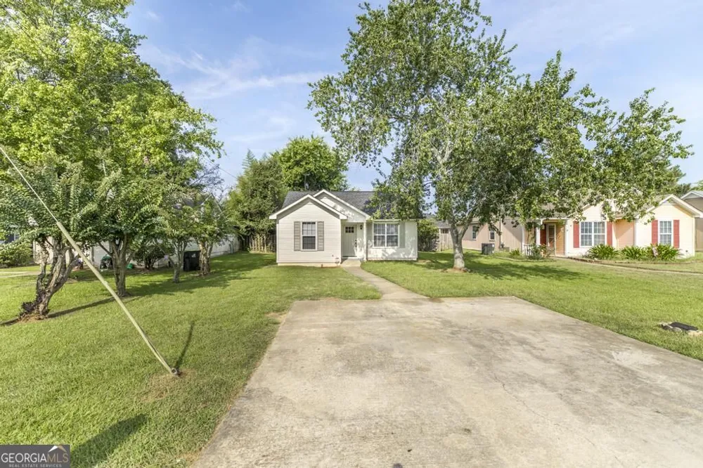 305 Johnson RD Warner Robins, GA 31093