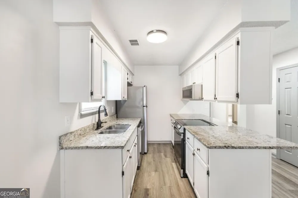 305 Johnson RD Warner Robins, GA 31093