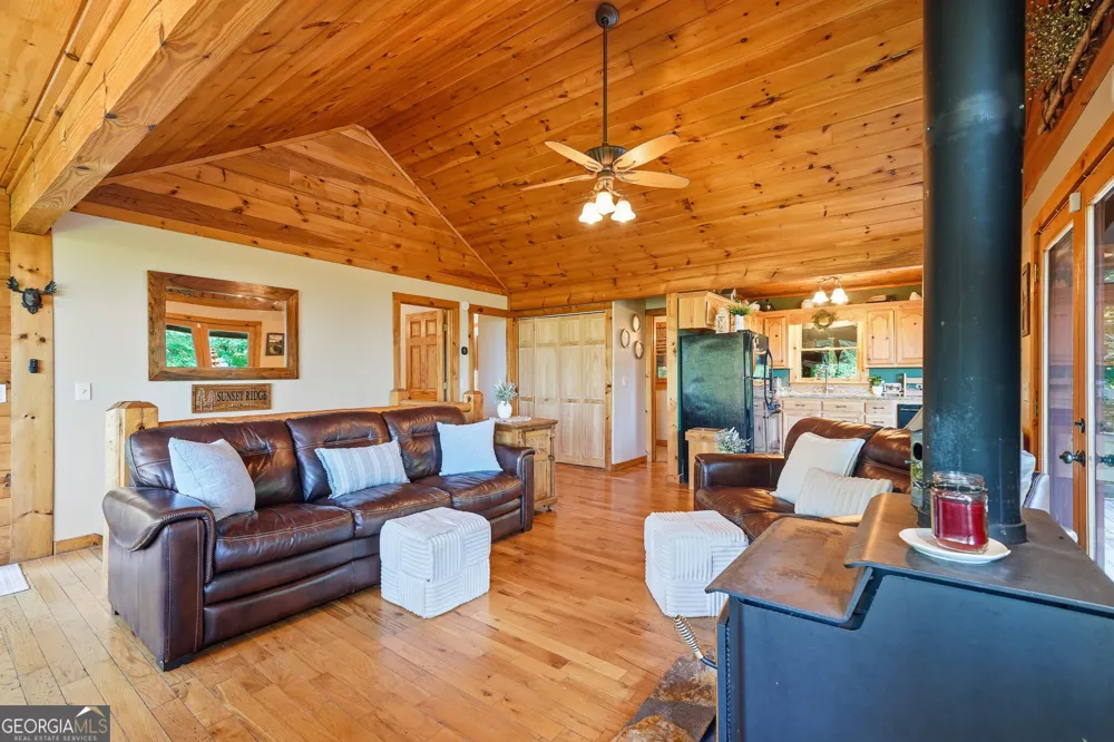 24 Oak Ledge RD Morganton, GA 30560
