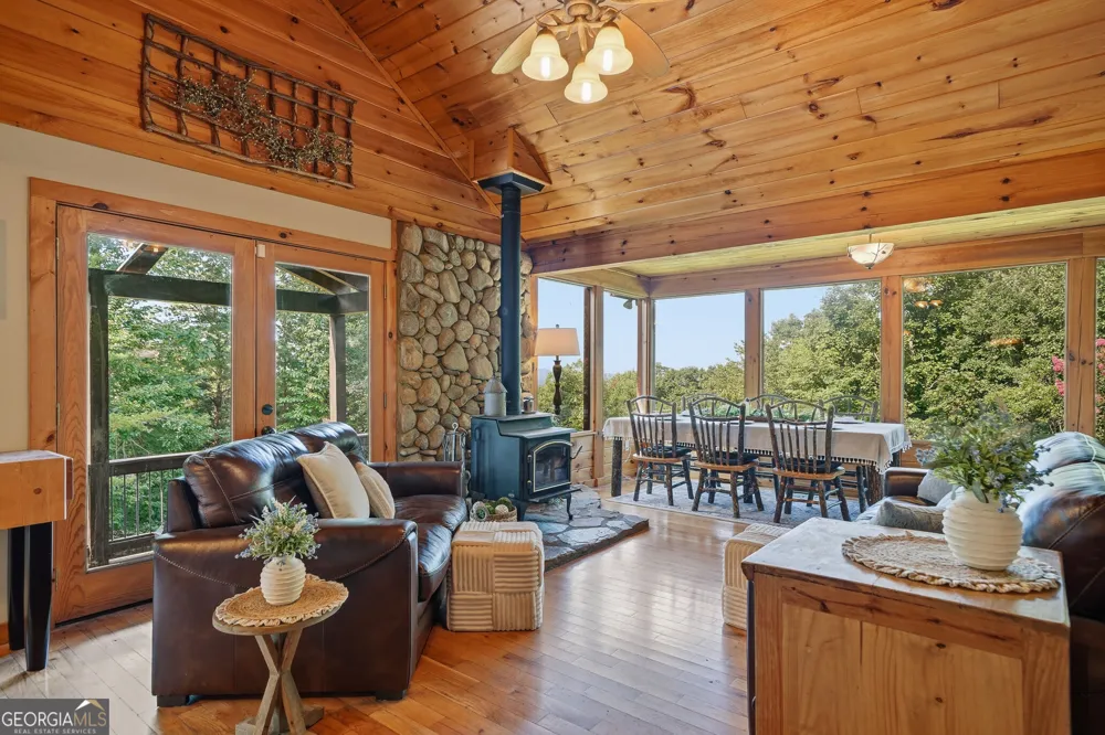 24 Oak Ledge RD Morganton, GA 30560