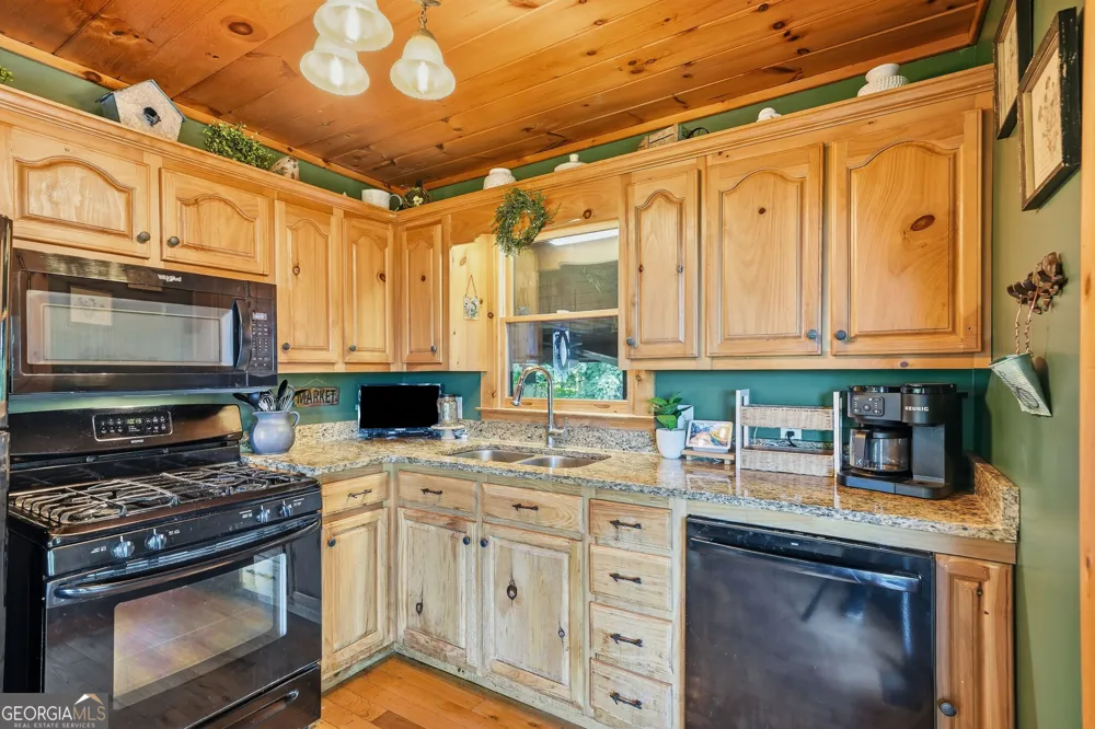 24 Oak Ledge RD Morganton, GA 30560