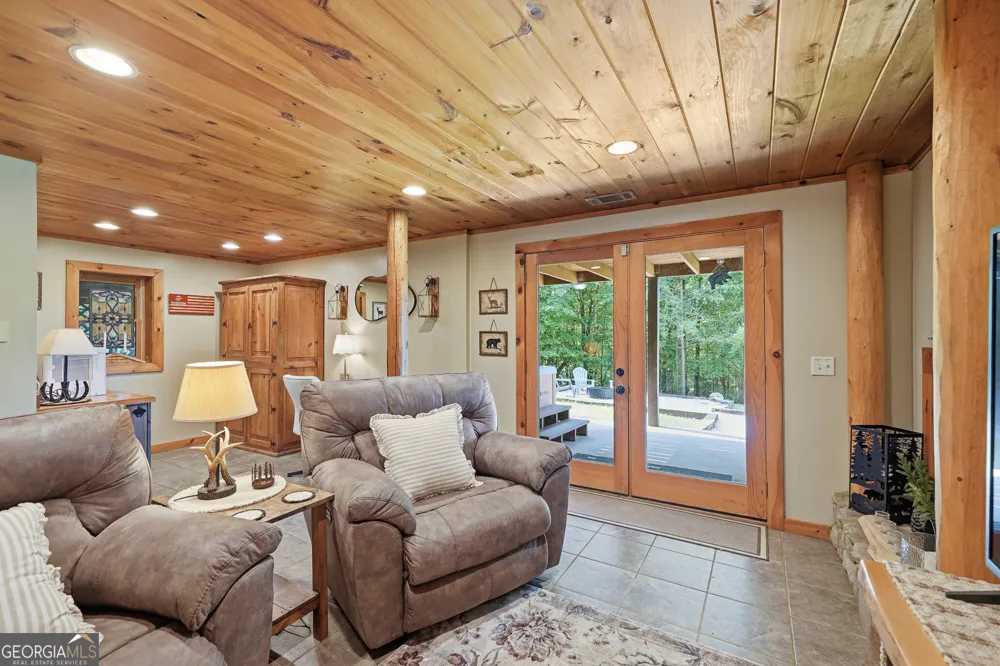 24 Oak Ledge RD Morganton, GA 30560
