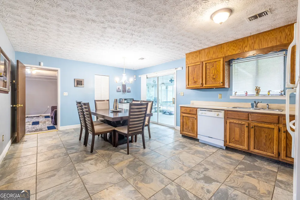 8397 Willows TER Riverdale, GA 30274
