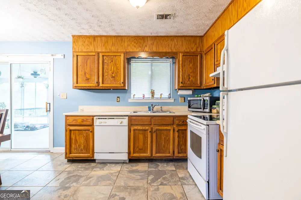 8397 Willows TER Riverdale, GA 30274