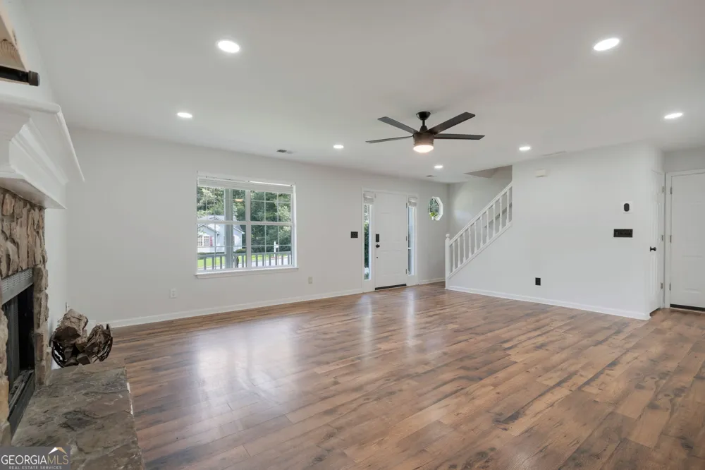 2055 Amberly Glen WAY Dacula, GA 30019